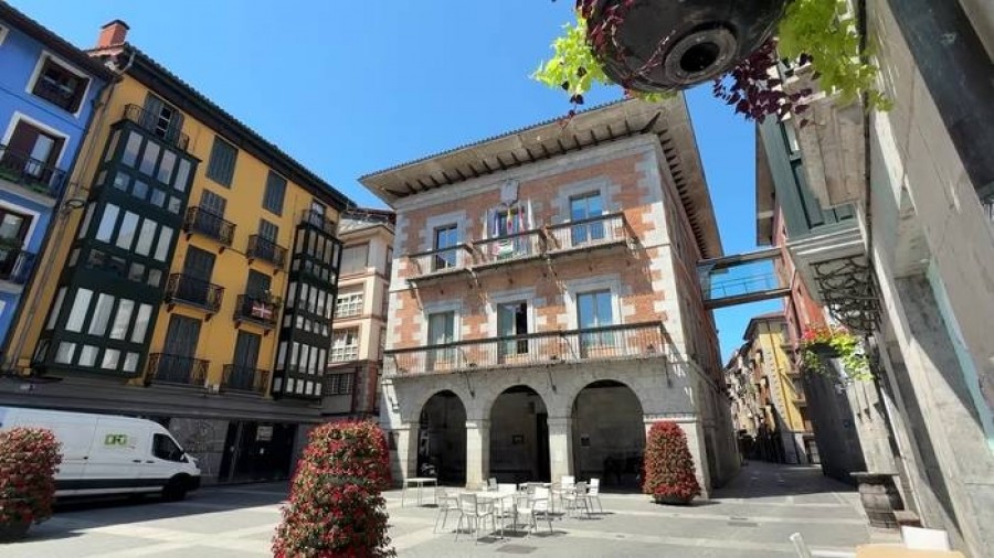 El grupo municipal de EAJ-PNV al equipo de gobierno de EH Bildu: “QUE CADA PALO AGUANTE SU VELA”