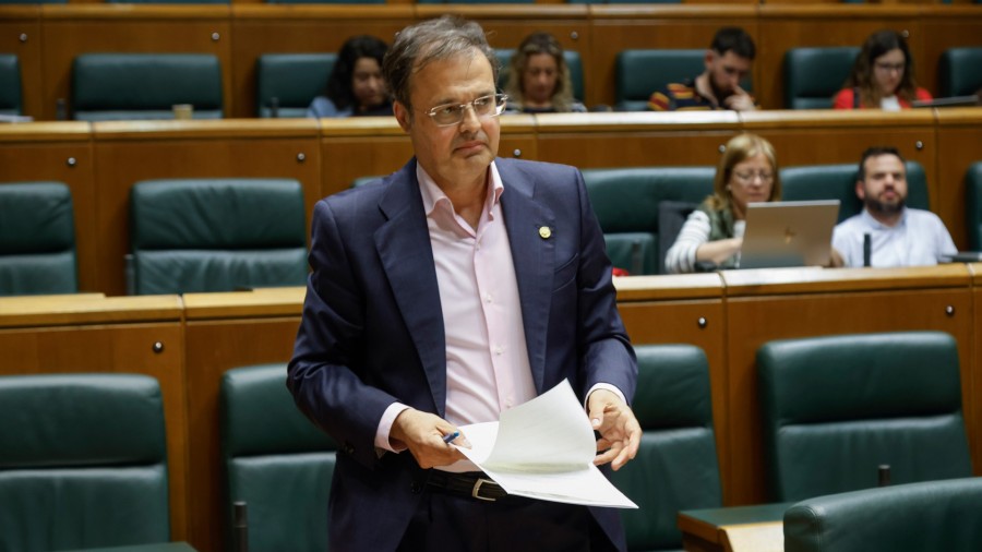 Osasun ministroak Esparru-estatutuaren inguruan adostasunak eraikitzeko aukera galdu duela salatu dute Eusko Jaurlaritzako Osasun sailburuak eta Autonomia Erkidegoek Osasun ministroak Esparru-estatutuaren inguruan adostasunak eraikitzeko aukera galdu duela salatu dute Eusko Jaurlaritzako Osasun sailburuak eta Autonomia Erkidegoek