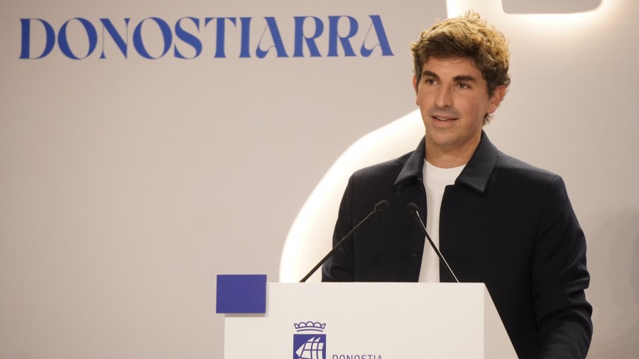 Jon Insaustik donostiarren garaipen gisa ospatu du zerga turistikoaren onarpena