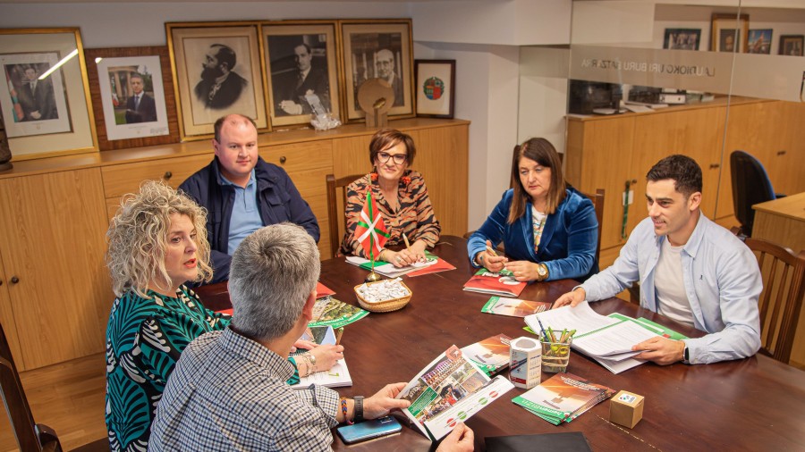 EAJ-PNVk bere buruari galdetu dio zer ezkutatzen duen EH-Bilduk hamar hilabete igaro ondoren 2025eko jaietako gastuak erraztu gabe