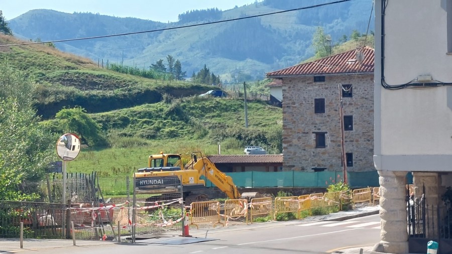 EAJ-PNV de Etxebarria valora positivamente la urbanización del entorno de la nueva escuela como proyecto estratégico para el municipio