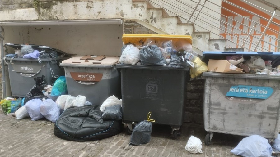 EAJ-PNV denuncia la “situación insostenible” de la recogida de basuras en Urola Kosta EAJ-PNV denuncia la “situación insostenible” de la recogida de basuras en Urola Kosta