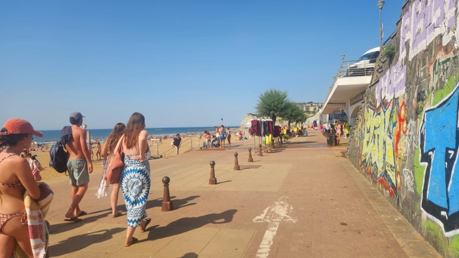 EAJ-PNVk udal gobernuaren inprobisazioa eta surf jardueren lizitazioan sortutako segurtasun juridikorik eza kritikatu ditu