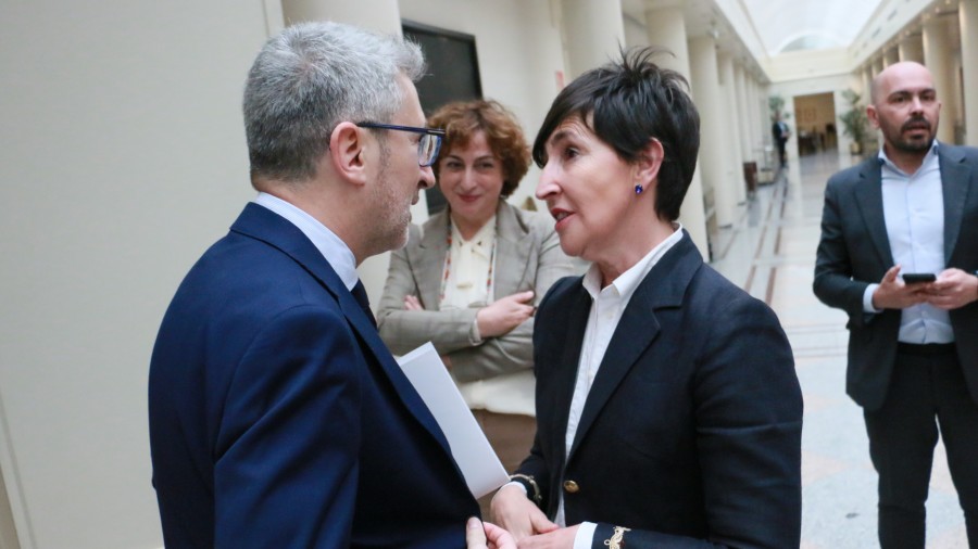 EAJ-PNV apremiará al ministro de Hacienda a incorporar la directiva europea que permite aplicar un IVA reducido a la venta de obras de arte a través de galerías EAJ-PNV apremiará al ministro de Hacienda a incorporar la directiva europea que permite aplicar un IVA reducido a la venta de obras de arte a través de galerías