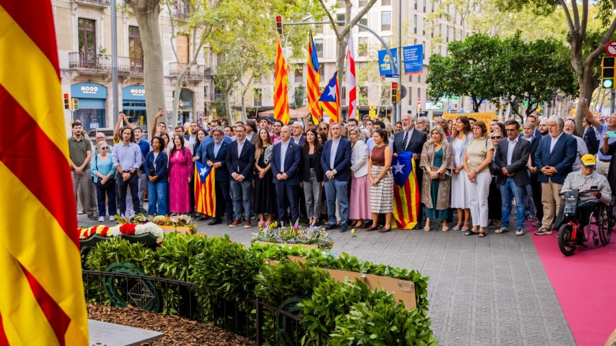 Diadaren ospakizunean EAJ-PNVren begirunea helarazi dio Aitor Estebanek kataluniar herriari, Euskadi eta Kataluniaren naziotasuna aldarrikatzearekin batera Diadaren ospakizunean EAJ-PNVren begirunea helarazi dio Aitor Estebanek kataluniar herriari, Euskadi eta Kataluniaren naziotasuna aldarrikatzearekin batera
