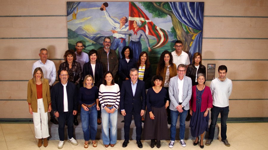 Vaquero, Sagastizabal y Urtaran encabezan las listas de EAJ-PNV para el Congreso por Gipuzkoa, Bizkaia y Araba
