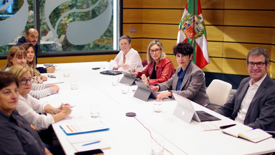 Los candidatos de EAJ-PNV a las Cortes Generales se reúnen con familias cuidadoras para seguir avanzando en cuidados: 