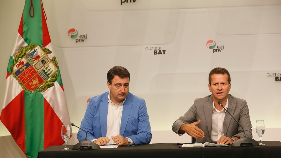 “EAJ-PNVk gogor jardungo du Kongresuan eta Senatuan,Euskadi Rajoyren Gobernuaren agendara itzul dadin”