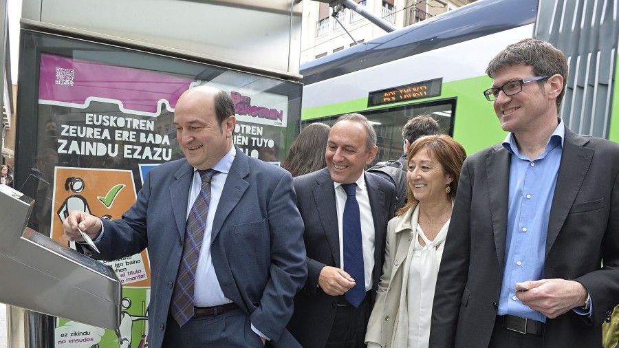 EAJ-PNV tranbiaren ibilbidea Gasteizko Mendebaldetik eta Ekialdetik zabaltzearen aldeko agertu da, bere garapena mugikortasun jasangarrirako gakotzat 