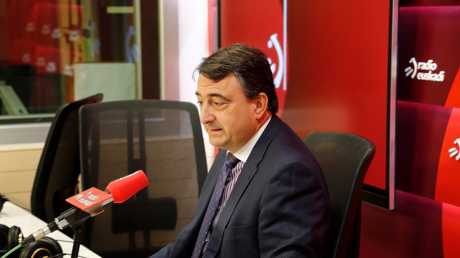“El paradigma de las negociaciones tiene que cambiar: la fase de votos por transferencias se ha acabado”, advierte Aitor Esteban