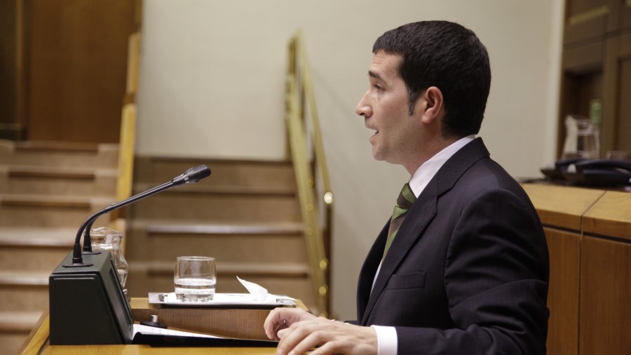 Grajales: “Euskadik eta bere erakundeek sektore ahulenak ekonomikoki laguntzen eta pobrezia-egoera guztiei aurre egiten jarraitu behar dute”