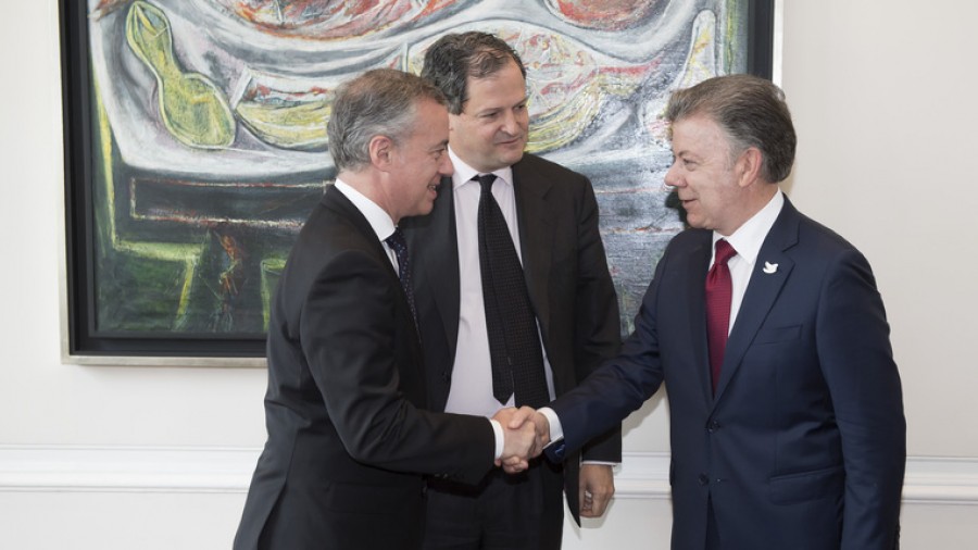 Urkullu Lehendakariak Juan Manuel Santos presidentearekin topaketa bat izan du Kolonbiarentzat funtzeskoa den une honetan