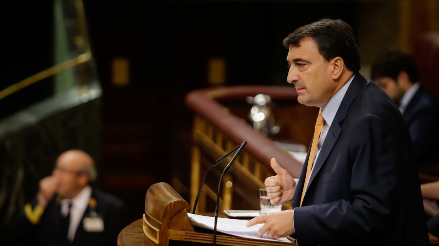 El apoyo del Grupo Vasco a los Presupuestos garantiza la subida generalizada de pensiones e inversiones por valor de 540 millones para Euskadi
