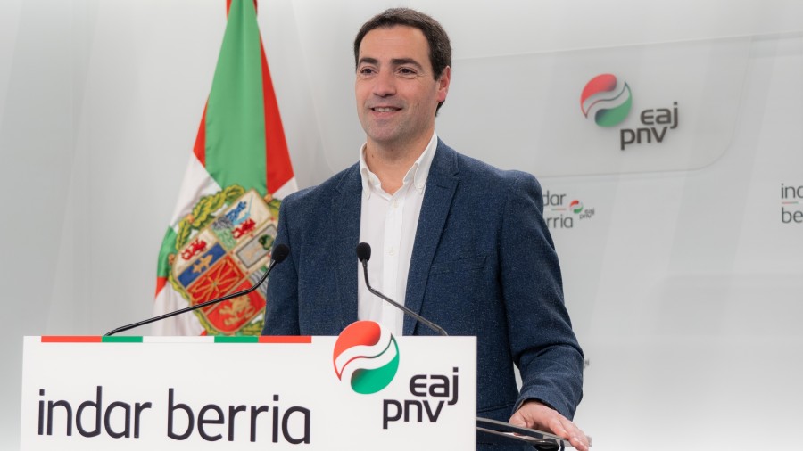 Pradales cree que la elección del 21 de abril permite a los partidos vascos aislarse del ruido de otras elecciones y poner el foco en “los problemas, las demandas y las ilusiones” de la ciudadanía vasca