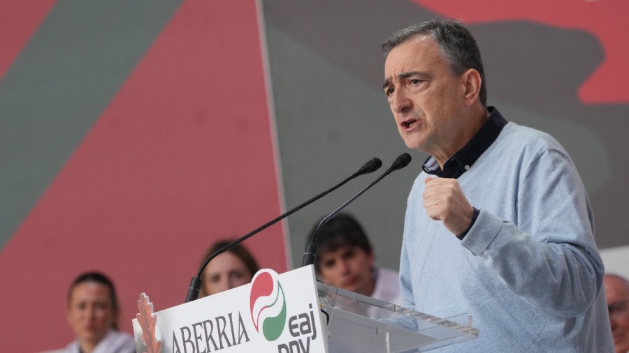 Aitor Esteban: 