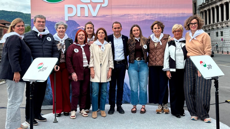 EAJ-PNV reconoce el papel de la mujer en la construcción nacional, que ha pasado de la labor invisible de EAB a ocupar más de la mitad de cargos institucionales en Bizkaia EAJ-PNV reconoce el papel de la mujer en la construcción nacional, que ha pasado de la labor invisible de EAB a ocupar más de la mitad de cargos institucionales en Bizkaia