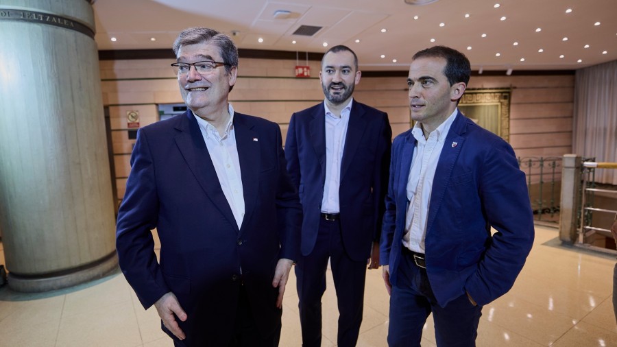 Interjuntas de Bilbao ha propuesto a Mikel Hidalgo Bordegarai como candidato a la alcaldía de Bilbao por unanimidad ante las Organizaciones Municipales Interjuntas de Bilbao ha propuesto a Mikel Hidalgo Bordegarai como candidato a la alcaldía de Bilbao por unanimidad ante las Organizaciones Municipales