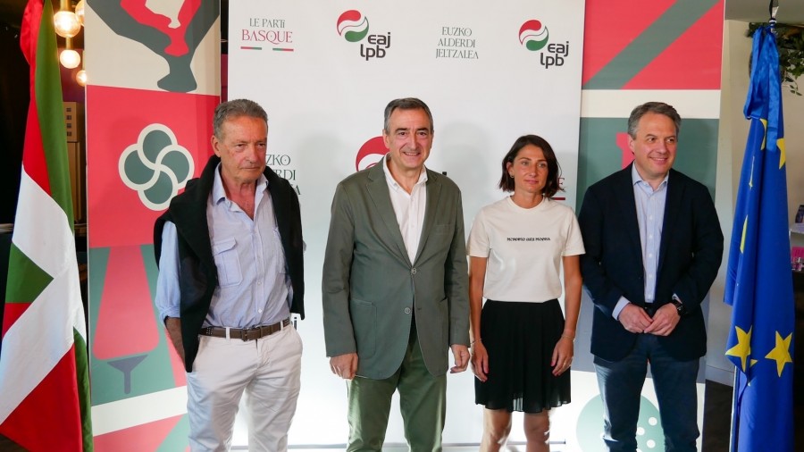 EAJ presenta su nueva marca para Ipar Euskadi: Euzko Alderdi Jeltzalea-Le Parti Basque EAJ presenta su nueva marca para Ipar Euskadi: Euzko Alderdi Jeltzalea-Le Parti Basque