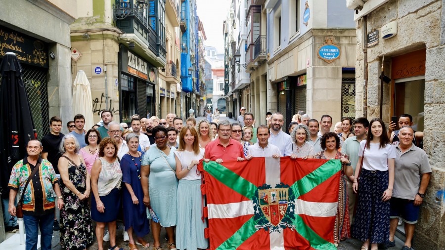 Ansolak euskal politikaren muturrak kritikatu ditu: Ansolak euskal politikaren muturrak kritikatu ditu: